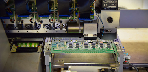 Warum SMD Leiterplattenbestückung die Zukunft der Elektronikproduktion ist