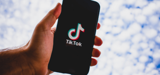 Die Vor- und Nachteile des Kaufs von TikTok-Likes: Ein umfassender Leitfaden